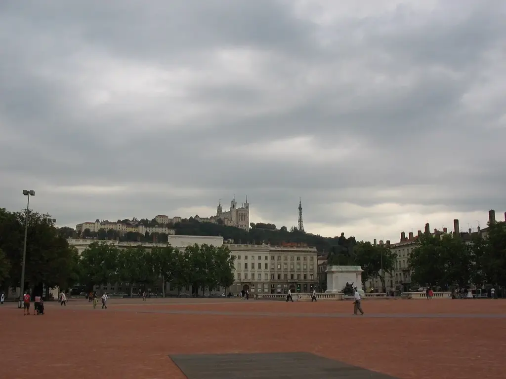 La place Bellecour à Lyon, point de départ de la marche pour la paix