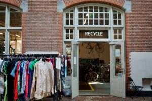 Lire la suite à propos de l’article Oxfam France alerte sur l’impact des plateformes de revente de vêtements