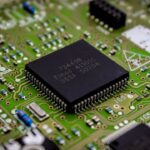 Circuit intégré en gros plan, illustration de la photonique sur silicium