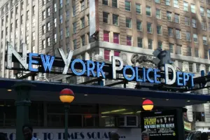 Lire la suite à propos de l’article Attaque au couteau à Times Square : une morte, l’assaillante abattue