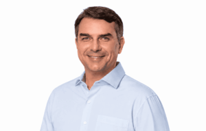 Lire la suite à propos de l’article Présidentielle au Brésil : Flavio Bolsonaro devance Lula au premier tour