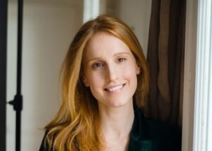 Lire la suite à propos de l’article Astrid Roucher : un récit critique de son expérience à l’Élysée