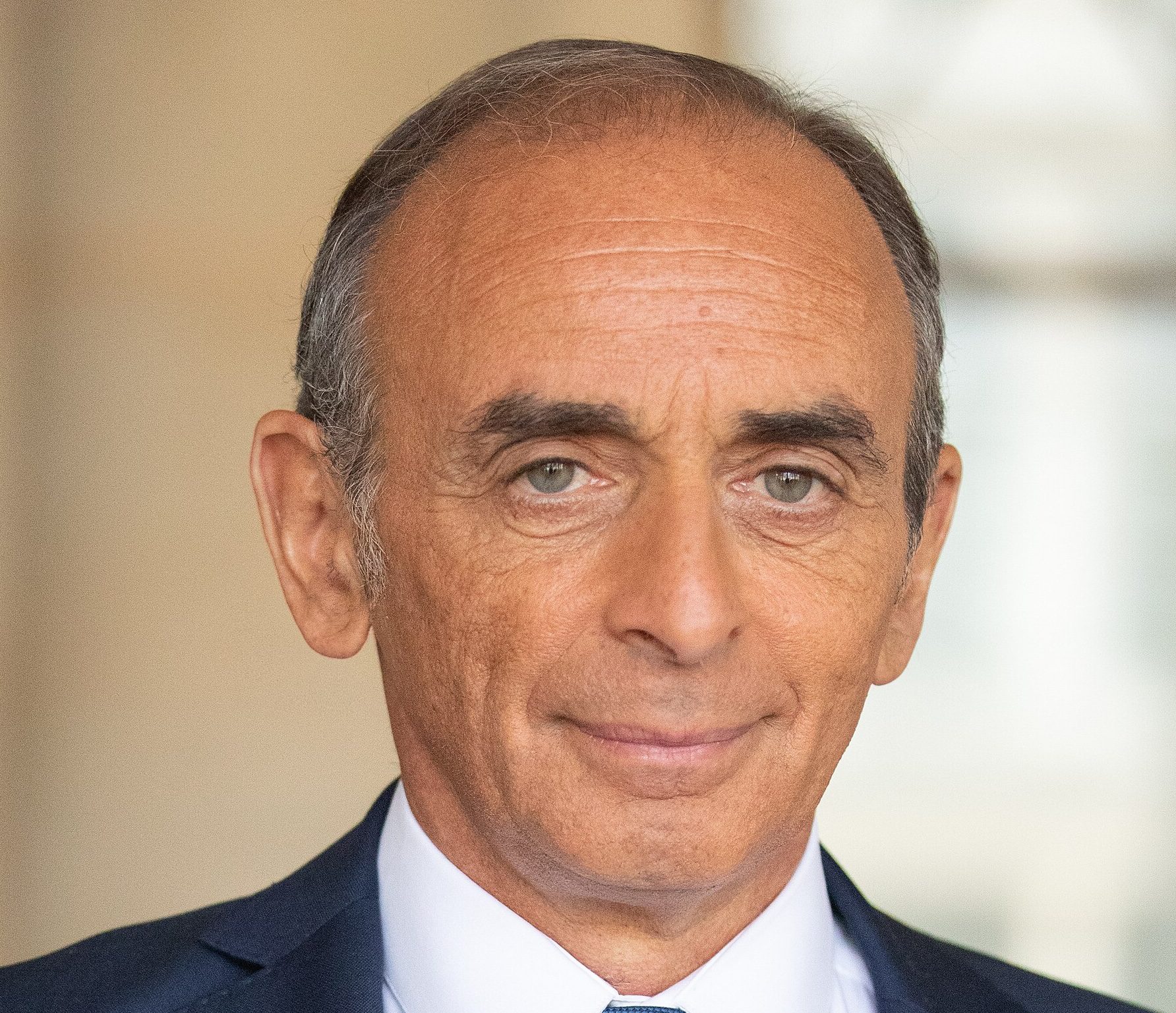 BFMTV : Éric Zemmour déprogrammé après l’attaque de Trappes et une vague de protestations