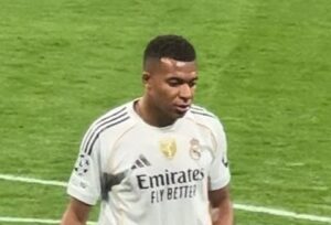 Lire la suite à propos de l’article Ballon d’or 2026 : la soirée cauchemardesque de Kylian Mbappé, entre défaite, polémique et contrats perdus