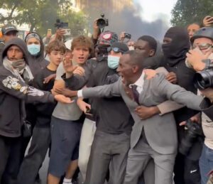 Lire la suite à propos de l’article Bally Bagayoko : gazé lors d’une manifestation lycéenne à Paris, le maire de Saint-Denis alerte sur le risque d’un drame