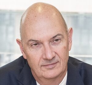 Lire la suite à propos de l’article Budget 2027 : Roland Lescure prêt à contourner le Parlement pour imposer 43 milliards d’économies