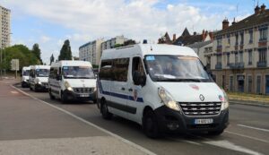 Lire la suite à propos de l’article CRS devant la chocolaterie Trogneux : un syndicat de police réclame des explications à Emmanuel Macron