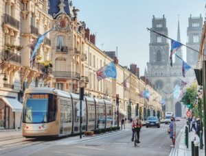 Lire la suite à propos de l’article Congrès du RN à Orléans : 30 000 opposants attendus et 3 000 policiers mobilisés pour un week-end sous haute tension