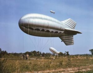 Lire la suite à propos de l’article Drones ukrainiens : la Russie teste des ballons de barrage pour protéger ses sites stratégiques