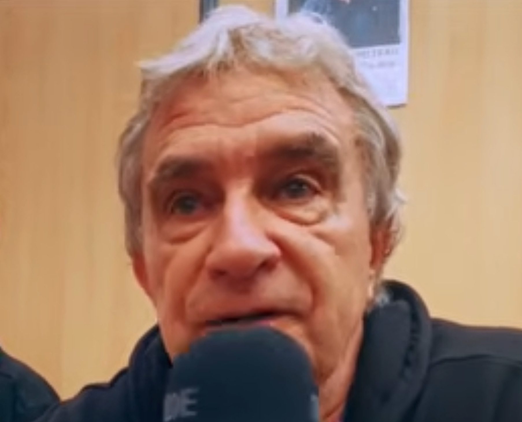 Dominique Rocheteau au micro de Radio Gaga. Image : capture chaine Youtube de Radio Gaga.