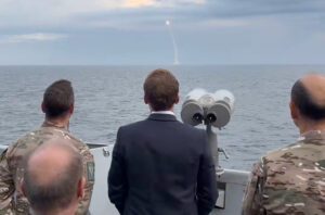 Lire la suite à propos de l’article Missile M51.3 : la France réussit un tir stratégique depuis le sous-marin nucléaire Le Vigilant
