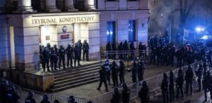 Lire la suite à propos de l’article Pologne : crise politique majeure après la suspension du président du Tribunal constitutionnel