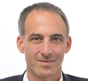 Lire la suite à propos de l’article Raphaël Glucksmann : sa promesse d’une « campagne punk » pour la présidentielle fait réagir