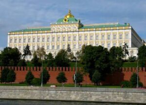 Lire la suite à propos de l’article Russie : les violences en France deviennent un argument politique pour le Kremlin