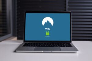 Lire la suite à propos de l’article VPN : un jeune suspecté de treize fausses alertes à la bombe démasqué par les cyberenquêteurs