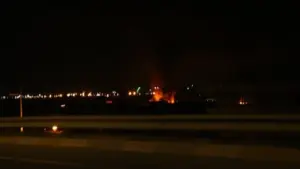 Lire la suite à propos de l’article Arabie saoudite : les Houthis frappent à nouveau l’aéroport de Riyad, un mort et onze blessés
